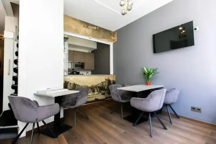 Quentin Golden Bear Hotel