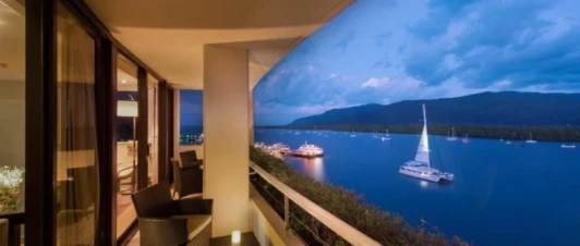 Hilton Cairns