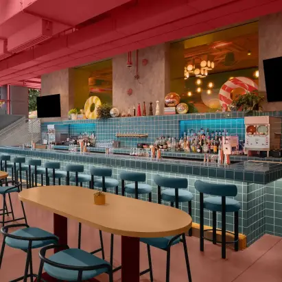 Downright Austin, Hotel Rinascimento