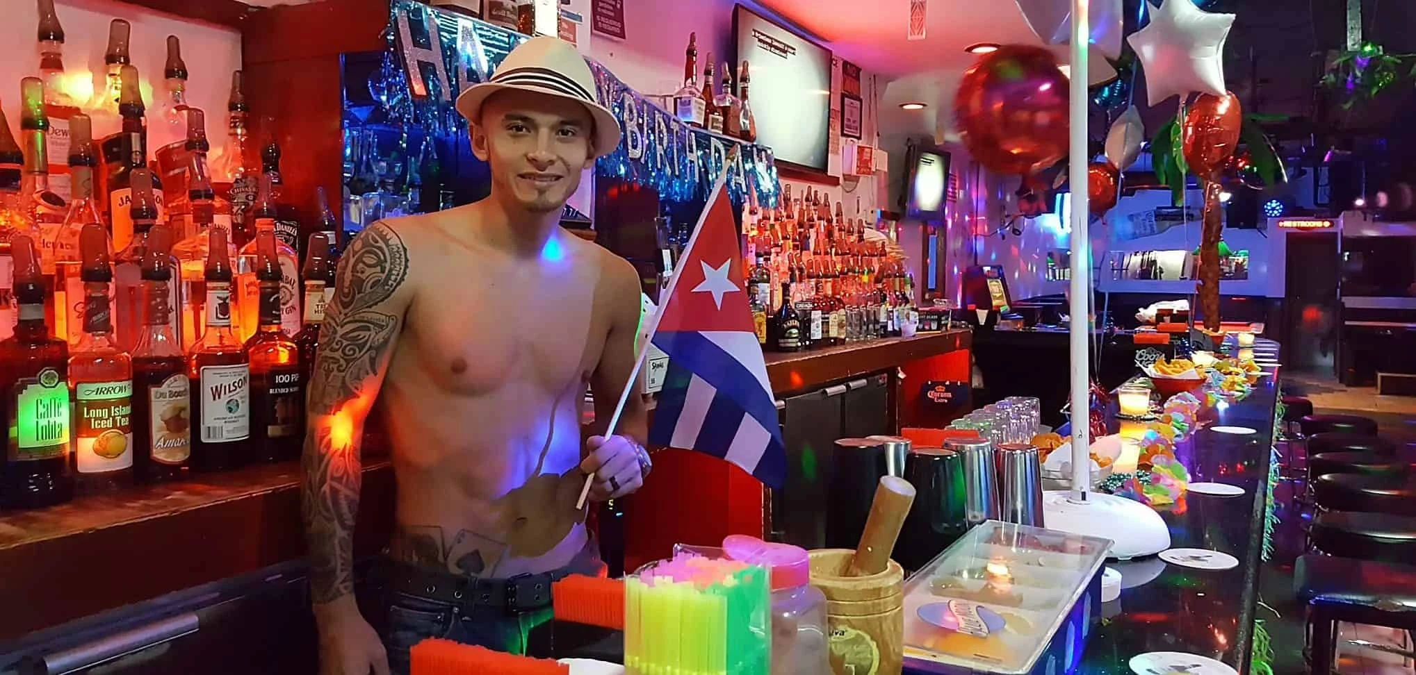 геи в баре онлайн фото 93