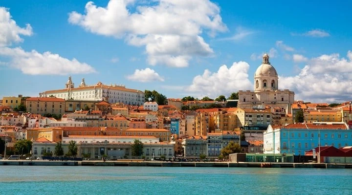 beautiful-view-of-lisbon-from-the-tagus-river