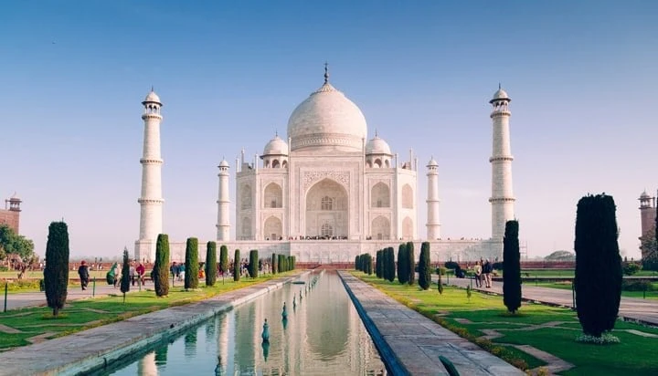 taj-mahal-near-new-delhi