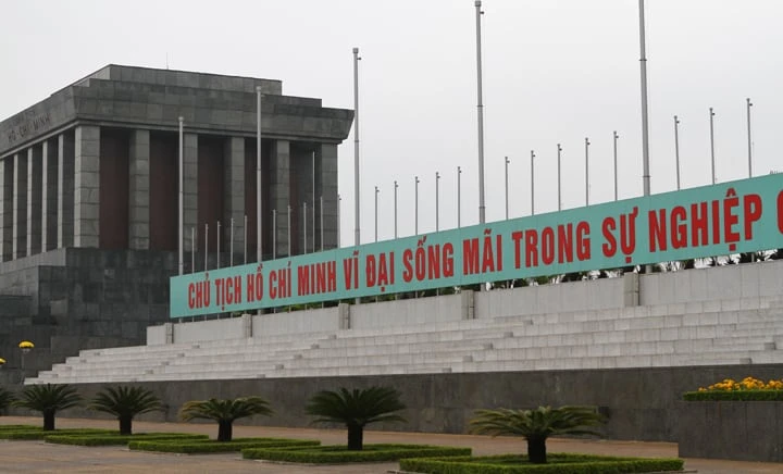 ho-chi-minh-mausoleum-hanoi