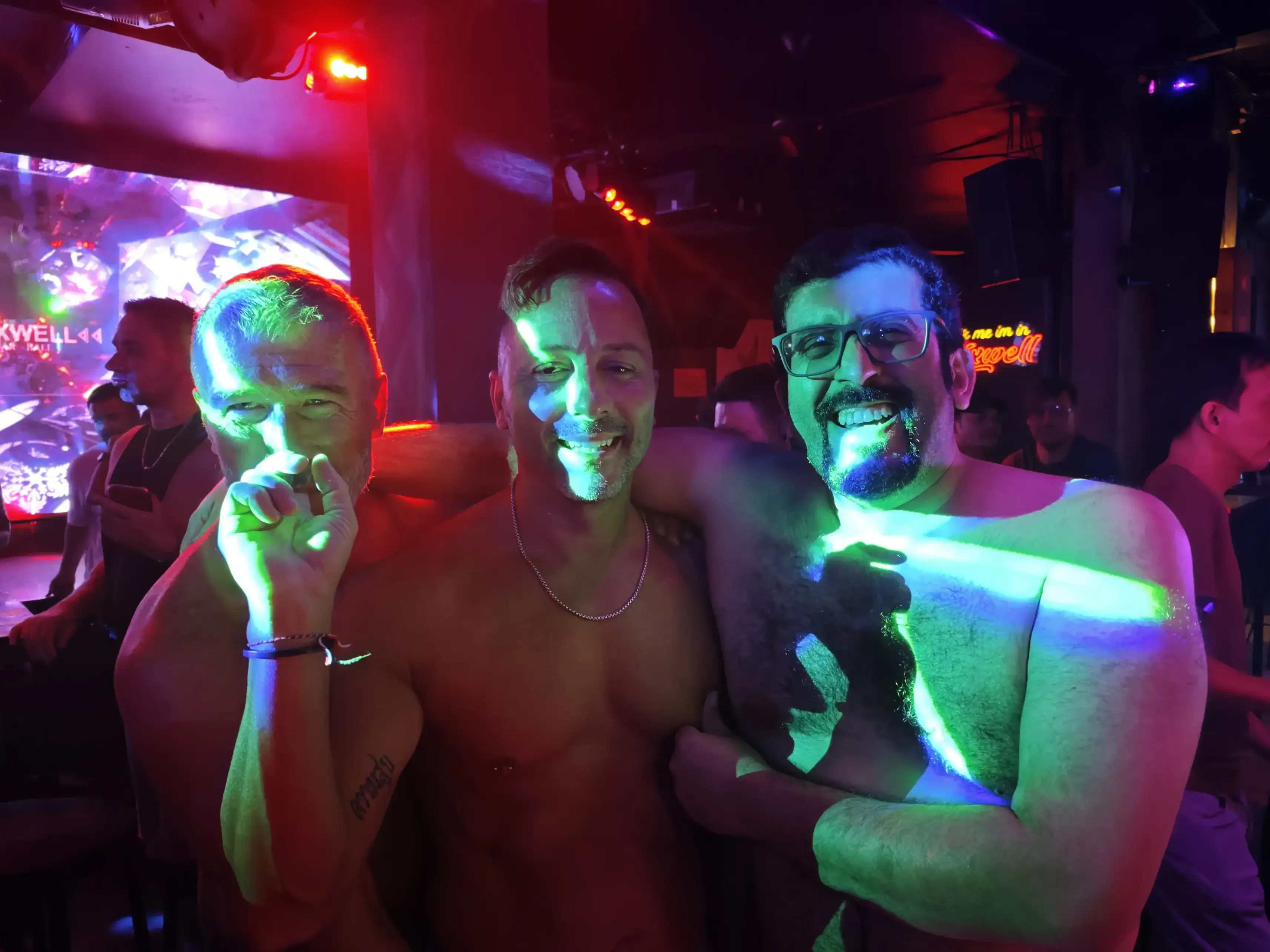 Everything to Sea 的裸巴厘體驗