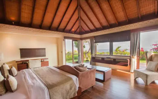 Everything to Sea 的裸巴厘體驗