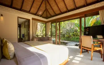 Everything to Sea 的裸巴厘體驗