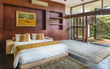 Everything to Sea 的裸巴厘體驗