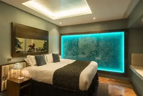 Le Monde Hotel