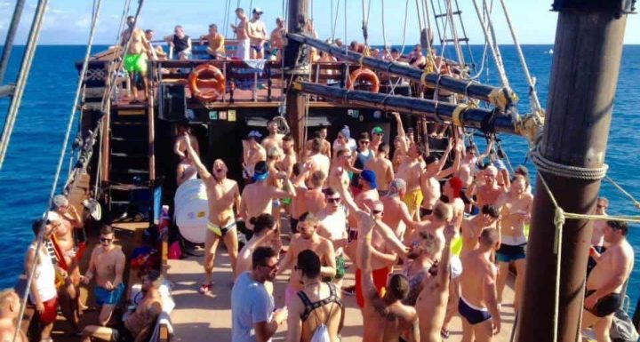 Festa in barca gay dal basso