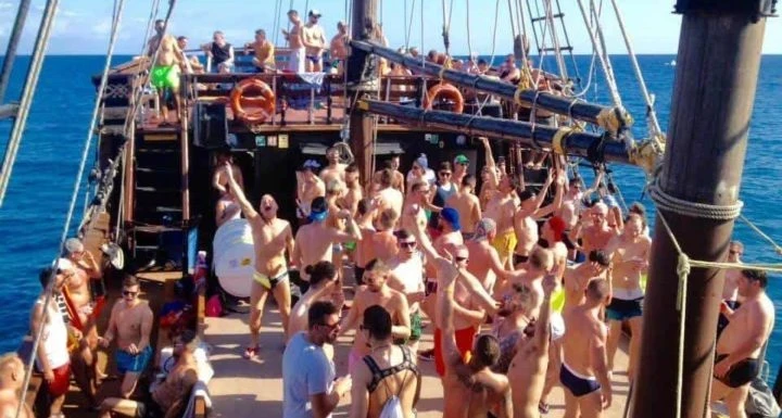 Bottoms-Up-Gay-Boat-Party-May-2018-16