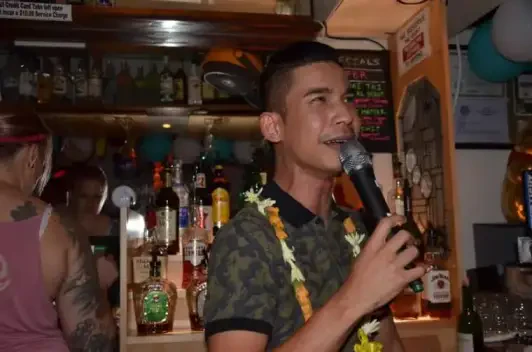 In Between Waikiki Honolulu Bar Hawaii