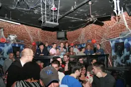 Shirtless men drink free - 22:00 - 23:00