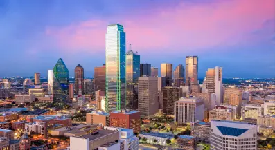 Dallas gay : où séjourner, s'amuser et faire sensation dans la capitale LGBTQ+ du Texas