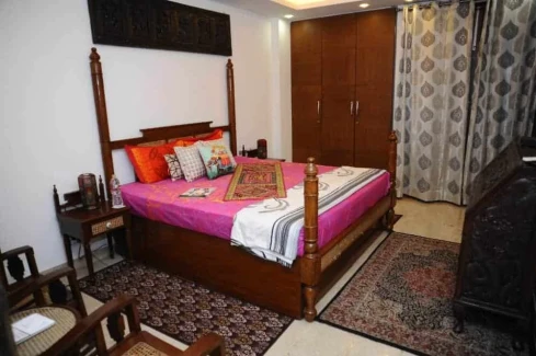 Mister and Art House