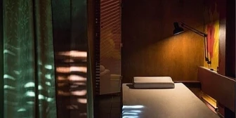 Emerald Green Mens Club