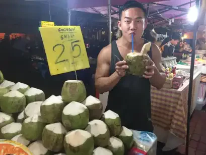 Malin Plaza (street food market)