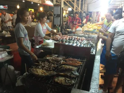 Malin Plaza (street food market)