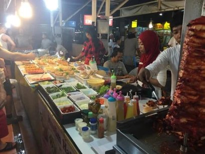 Malin Plaza (street food market)