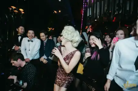 Glam Lounge