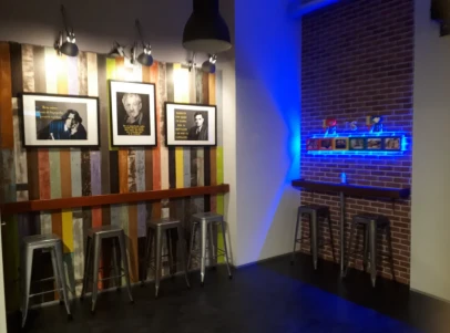 Heroes Bar
