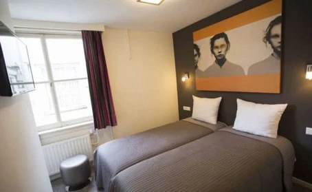 Quentin Golden Bear Hotel