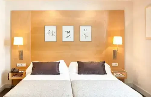 Hotel Midmost