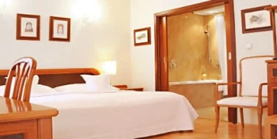 Louren Hotel