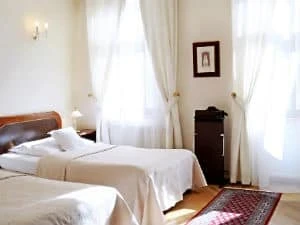 Louren Hotel