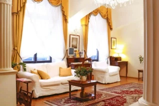 Louren Hotel