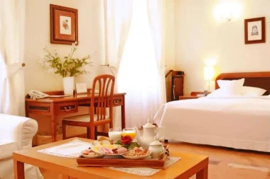 Louren Hotel