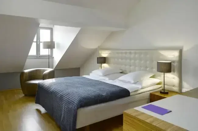 The ICON Hotel & Lounge