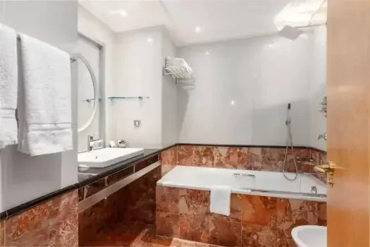 Courthouse Hotel London