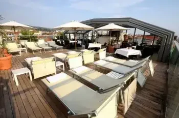 Goldstar Resort & Suites