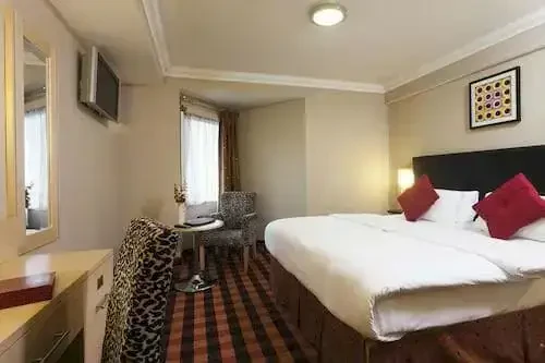 Academy Plaza Hotel