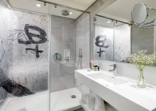 H10 Art Gallery Hotel