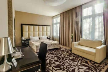 Queen Boutique Hotel