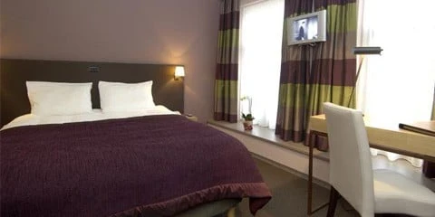 Martins-Brugge-hotel-guest-room