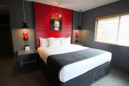 Gaythering - gay hotel in Miami