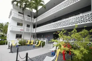 Gaythering - gay hotel in Miami