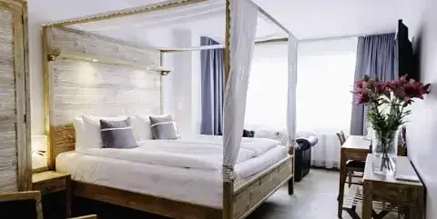 Eyja Guldsmeden Hotel