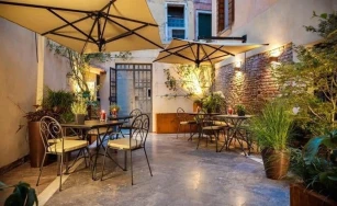 Liassidi Wellness Suites Venice