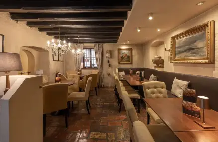 Dom Cafe-Bar