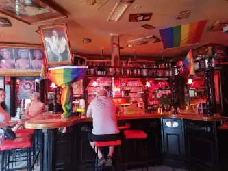 Café Monroe's