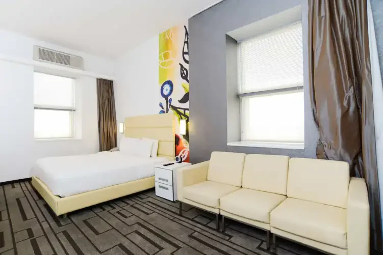 Hotel de Point Queens New York