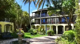 Lions Dive Beach Resort