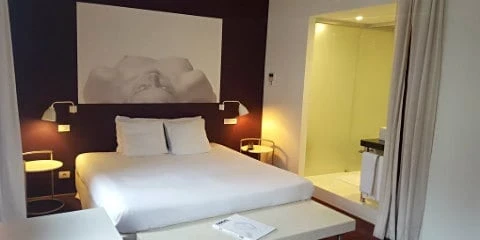Pacific Café Hotel