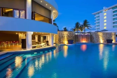 Krystal Grand Punta Cancun