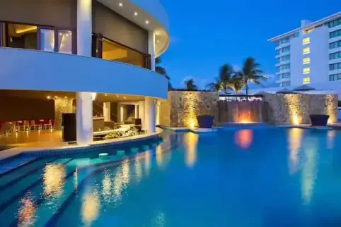 Krystal Grand Punta Cancun