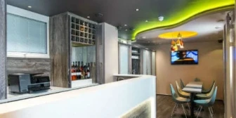 London Court Hotel