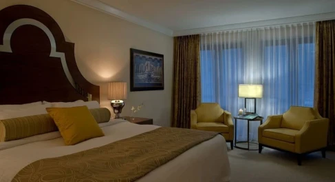 L'Hermitage Hotel Vancouver Canada